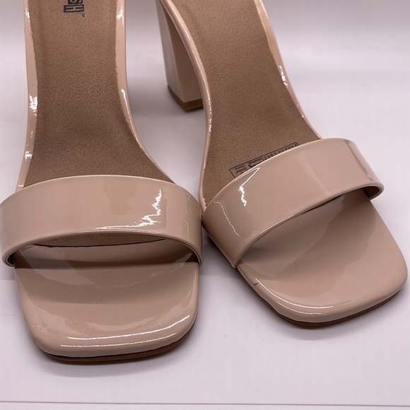 Nude patent ankle strap heels size 9 1/2 - Picture 8 of 13